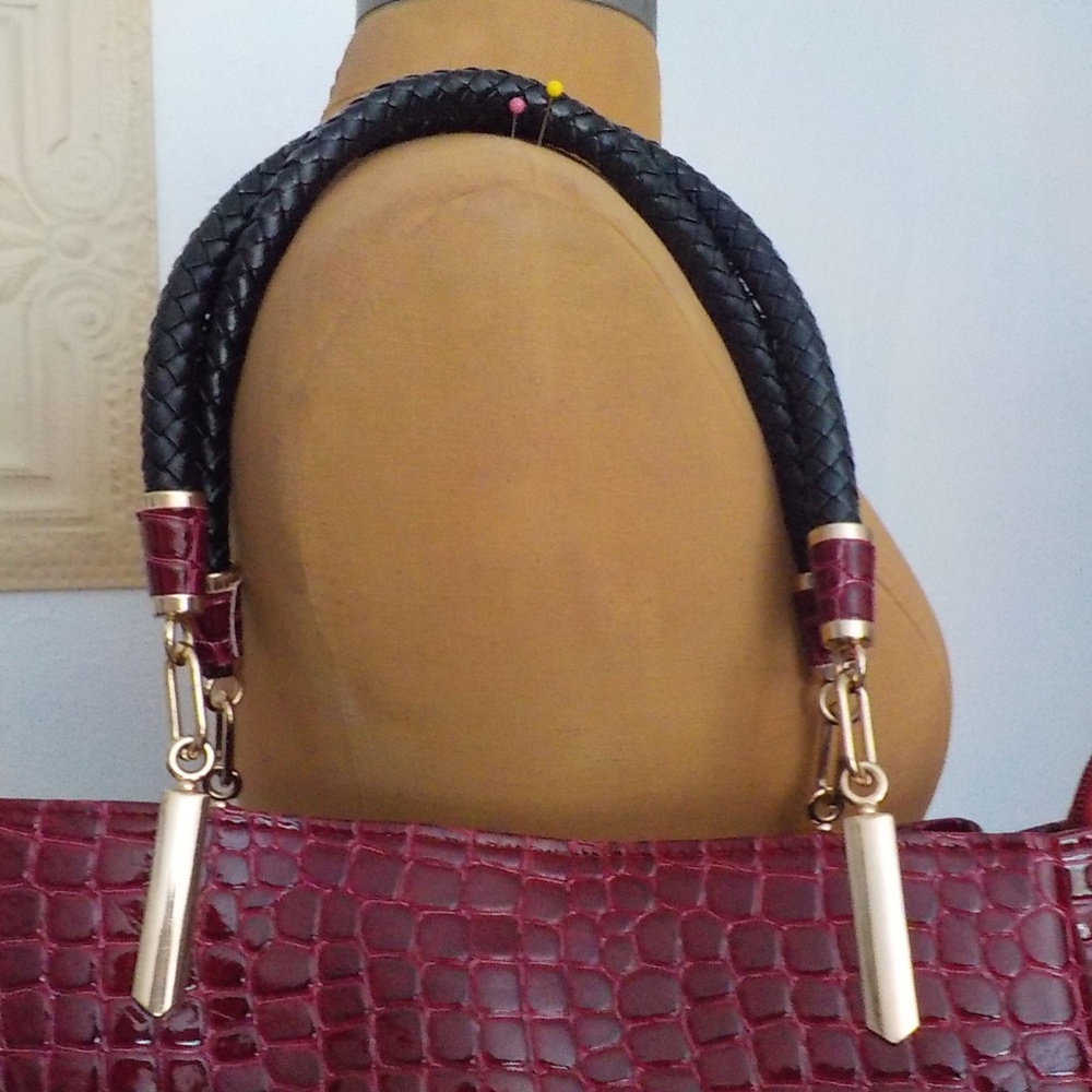 Red/Wine Pebble Texture 3 Section Shoulder Bag - Picture 6 of 11